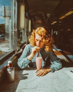 20s Aesthetic Fashion, Candid Photography Women, Vintage Style Photoshoot, 70s Photography, Fred Herzog, Retro Shoot, Lighting References, Malt Shop, Photography Assistant