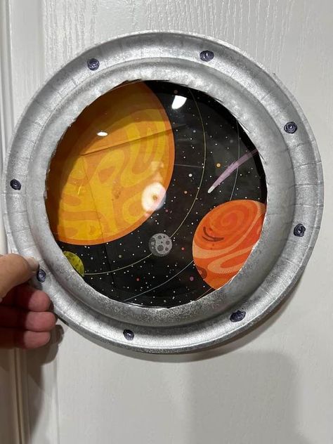 Outer Space Aesthetic Room, Diy Space Bedroom Decor, Outer Space Theme Decorations, Homemade Space Decorations, Space Room Decoration, Space Decorations Classroom, Space Party Theme Decorations, Space Theme Elementary Classroom, Astronaut Crafts For Kids Preschool