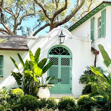 Betsey Mosby Interior Design on Instagram: “On island time 🌴 #favehouseonseaisland #springbreak2021” Colonial House Exteriors, Beach House Exterior, Beach Retreat, Entrance Door Design, Renovation Design, River House, Tropical Houses, Mediterranean Style, Updating House