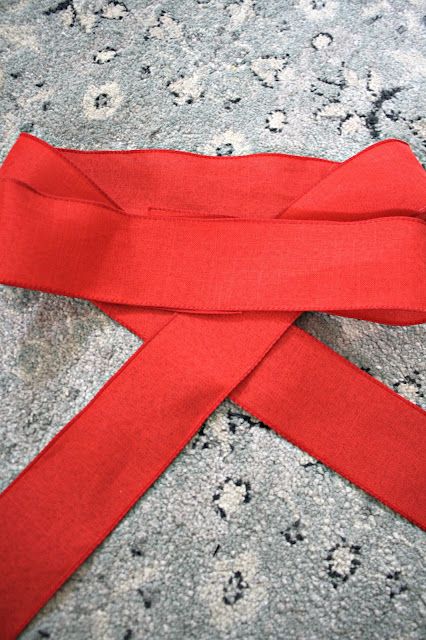 HOW TO MAKE EASY, LARGE DIY CHRISTMAS BOWS Diy Christmas Bows, Diy Wreath Bow, Christmas Bows Diy, Christmas Bow Tie, Homemade Bows, Christmas Wreath Bows, Thrifty Diy, Thrifty Decor Chick, Bows Diy Ribbon