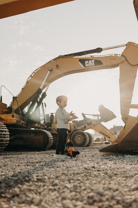 Excavator Photo Shoot, Tractor Birthday Pictures, Construction Theme Birthday Pictures, Construction Birthday Pictures, Construction Photoshoot Kids, Construction Senior Pictures, Construction Theme Photo Shoot, Construction Birthday Photo Shoot, 2nd Birthday Pictures Boys