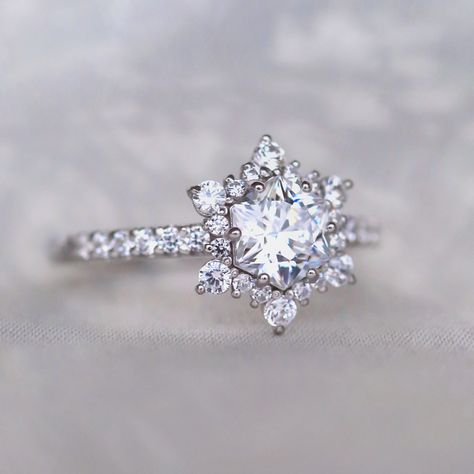 Winter Engagement Ring, Snowflake Wedding Ring, Engagement Rings Snowflake, Snowflake Ring Engagement, Wedding Diamond Jewelry With Snowflake Design, Snowflake Engagment Rings, Snowflake Engagement Ring Vintage, Snowflake Halo Engagement Ring, White Gold Diamond Snowflake Jewelry