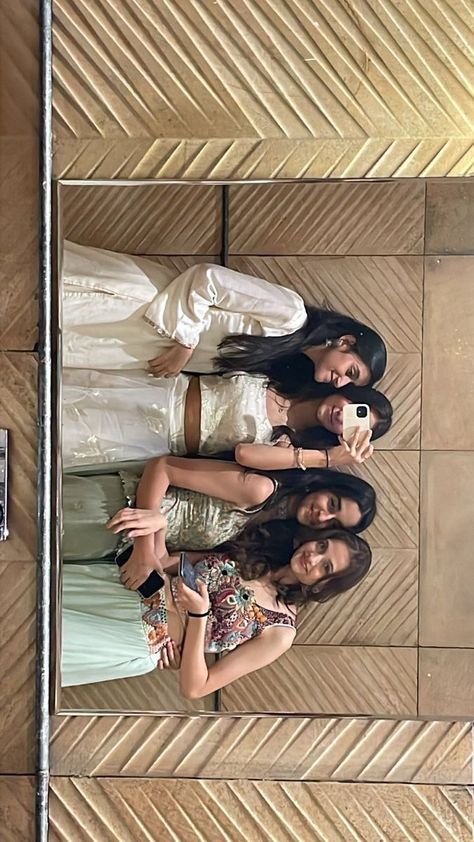 Indian Friends Aesthetic, Friends Aesthetic Indian, Indian Best Friends Pics, Farewell Pics, Farewell Aesthetic, Shaadi Aesthetic, Shaadi Vibes, Group Picture Poses, Sisters Photoshoot Poses