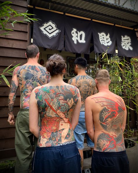 Japanese backpiece tattoos Neojapan Tattoo, Neo Japanese Tattoo, Wabori Tattoo, Backpiece Tattoo, Bum Tattoo, House Tattoo, Private Tattoos, Yakuza Tattoo, Vietnam Art