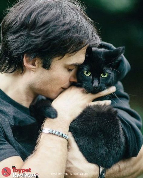 How cute is Ian Somerhalder snuggling this black floff. We've more heartwarming pics inside! Men With Cats, Ian Somerhalder Vampire, Damon Salvatore Vampire, Ian Joseph Somerhalder, Ian Somerhalder Vampire Diaries, Damon Salvatore Vampire Diaries, Vampier Diaries, Vampire Diaries Wallpaper, Vampire Diaries Damon