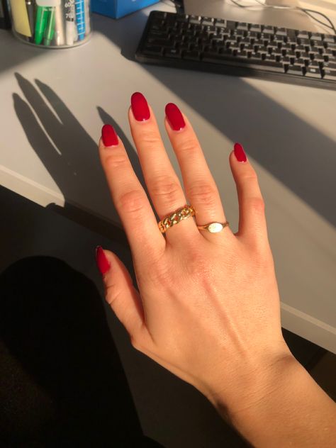 Red nails Red Gel Extension Nails, Red Nails On Tan Skin, Red Nails Tan Skin, Red Henna, Red Gel Nails, Natural Acrylic Nails, Henna Nails, Nail Designs Valentines, Extension Designs