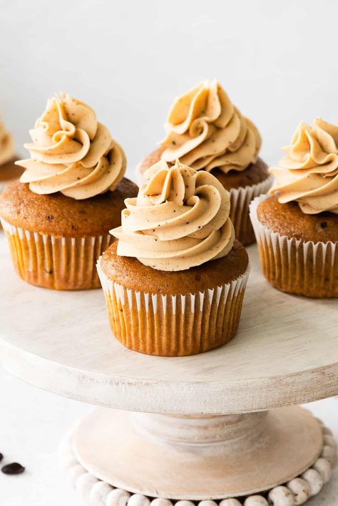 Pumpkin Buttercream Frosting, Coffee Cup Cake, Pumpkin Espresso, Pumpkin Spice Latte Cupcakes, Pumpkin Buttercream, Cake Mix Cupcakes, Homemade Pumpkin Spice Latte, Easy Cupcake Recipes, Easy Dessert Recipes