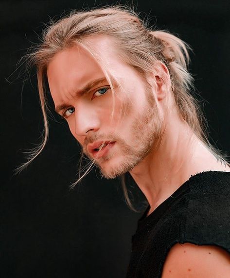 Blonde Male Models, Ragnor Fell, Mens Summer Hairstyles, Teenage Guys, Ice Blonde, Men With Blonde Hair, Bun Styles, Boys Long Hairstyles, Fantasy Hair