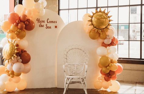 Sunrise Balloon Arch, Here Comes The Son Fall, Here Comes The Sun Decorations, Sunshine Photo Backdrop, Ray Of Sunshine Backdrop, Baby Shower Ideas Here Comes The Sun, Here Comes The Son Photo Backdrop, Here Comes The Sun Centerpiece Ideas, Here Comes The Son Balloons