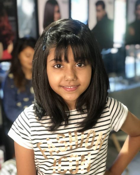 Splash Salon on Instagram: “A lob cut so cute, our sweet little client is all hearts! ♥👩🏻👌🏻 . . . . . . . . . #splashthesalon #haircut #kidshaircut #kids #hairgoals…” Haircut For Kids Girl, Baby Haircut Girl, Haircut For Girls Kids, Haircut For Kids, Baby Cut Hairstyle, Haircuts Woman, Olivia Hair, Baby Hairstyle, Kids Short Haircuts