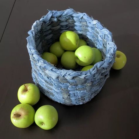 How to Make a Weaved Basket With Old Denims DIY | Hometalk What To Do With Old Jeans, Crate Stools, Denim Basket, Reuse Old Clothes, Wicker House, Denim Rug, Diy Playbook, Beautiful Throw Pillows, Trendy Diy