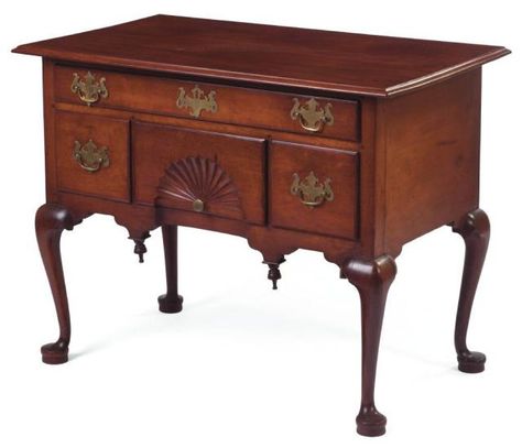 3 Definitive Queen Anne Furniture Examples: The Lowboy Queen Anne Furniture, Old Interior, History Of Furniture, Antique Furniture For Sale, Futuristic Furniture, Victorian Furniture, Furniture Feet, Household Furniture, Furniture Renovation