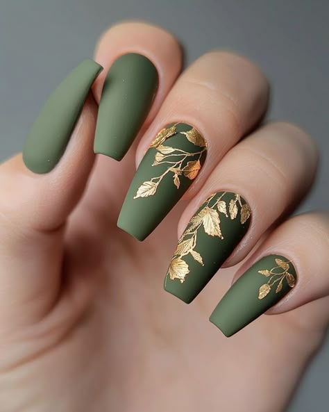 As the leaves turn and the air becomes crisp, it’s time to refresh your nail colors. This article explores the best fall transition nail shades that will seamlessly take you from the warmth of summer to the cozy vibes of autumn. From muted tones to vibrant hues, these colors will keep your nails looking chic all season long. Embracing seasonal change through your nails not only enhances your style but also reflects the beauty of nature. Let’s dive into the top picks that will make your fall fabu November Nails Green, March Nails, Festive Nail Art, Green Nail Designs, Nail Time, Aesthetic Nails, Thanksgiving Nails, Fall Nail Art, Pretty Nail Art