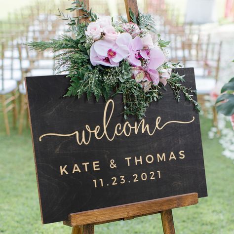 Wedding Entrance Sign, Wedding Plaques, Burned Wood, Sign For Wedding, Wedding Chalkboard Signs, Wooden Wedding Signs, Party Photoshoot, Wood Wedding Signs, Reception Details