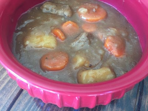 Dinty Moore Beef Stew Recipe, Dinty Moore Beef Stew, Easy Beef Stew Recipe, Stew Beef, Easy Beef Stew, Stew Meat Recipes, Beef Stew Crockpot, Slow Cooker Beef Stew, Savory Soups