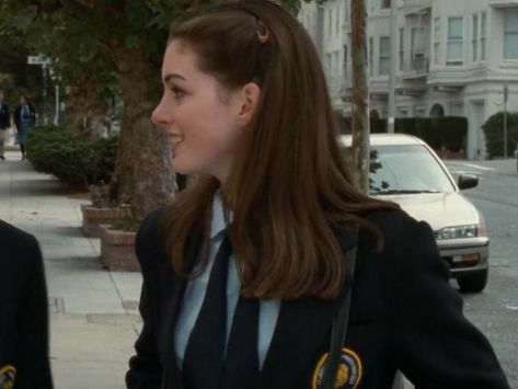 Princess Diary Hairstyles, The Princess Diaries Hairstyles, Mia Princess Diaries Hair, Anne Hathaway Hairstyles, Princess Diaries Hairstyles, Mia Thermopolis Hair, Princess Mia Hair, Princess Diaries Hair, Anne Hathaway Hair Princess Diaries