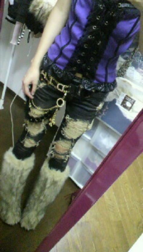 Gyaru Pants, Leg Warmers Outfit, Rad Clothes, Girly Outfit, Scene Outfits, Zombie Girl, Gyaru Fashion, Leg Warmer, Scene Fashion