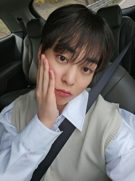 Hourly Minseok ~ 시우민 🐱 no X: "aaaaaaaahhh so cute https://t.co/c7VG95XDky" / X Minseok Exo, Kim Minseok Exo, Winter Songs, Xiumin Exo, Kim Min Seok, Exo Xiumin, Xiu Min, Kris Wu, Kim Jongin