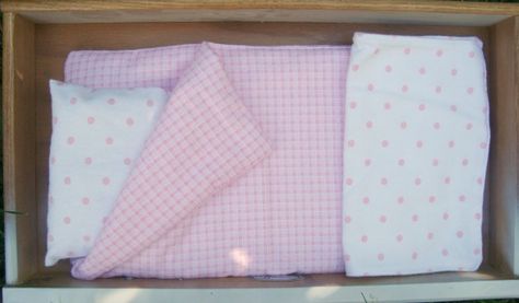 Diy Doll Blanket, Doll Bed Diy, Baby Doll Furniture, How To Make Doll, Make Doll, Doll Bedding, Pram Toys, Dolls Prams, Yard Sales