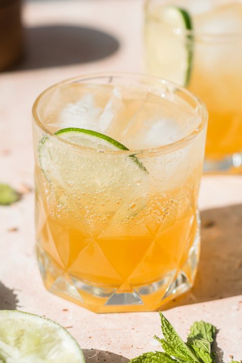 Bourbon Mule Recipe, Pineapple Mule, Bourbon Mule, Ginger Beer Drinks, Mule Drink, Brown Sugar Simple Syrup, Mint Drink, Pineapple Mint, Mule Recipe