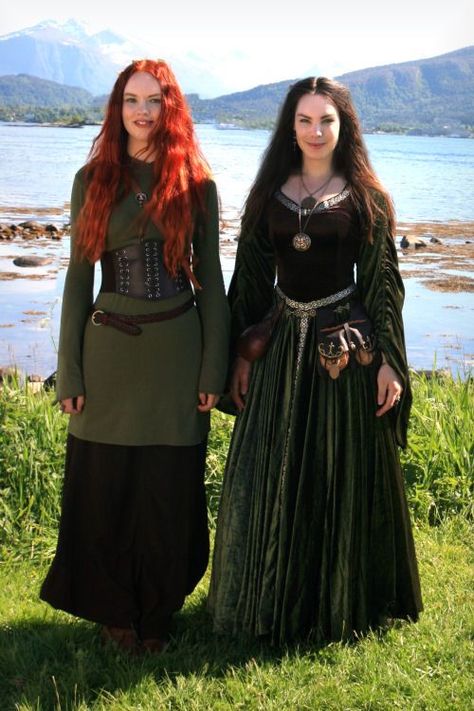 norse peasant garb | Best 25+ Viking woman ideas on Pinterest | Woman warrior ... Women Attire, Celtic Women, Medieval Fair, Celtic Clothing, Medieval Garb, Viking Dress, Medieval Clothes, Viking Women, Viking Clothing