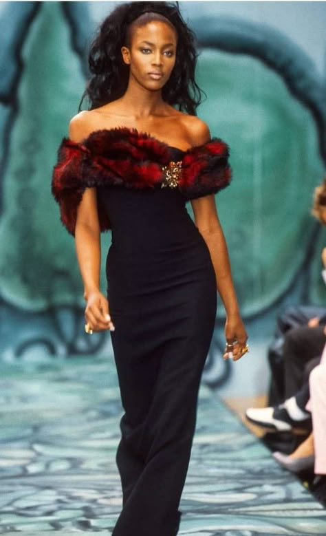 High Fashion Runway Outfits 90s, Naomi Campbell Dress, Naomi Campbell 90s Runway, Vintage Hollywood Glamour Dress, 60s Runway Fashion, Fur Dress Outfit, Runway Dresses Couture, Naomi Campbell Runway, Vinatge Dress