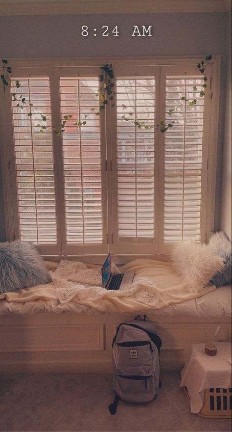 Room Ideas With Window Seats, Window Sill Seating Ideas, Cozy Cottage Room Aesthetic, Window Area Ideas, Cozy Window Seat Bedroom, Window Curtains Bedroom Aesthetic, Window Nook Aesthetic, Small Window Room Decor, Windowsill Seat