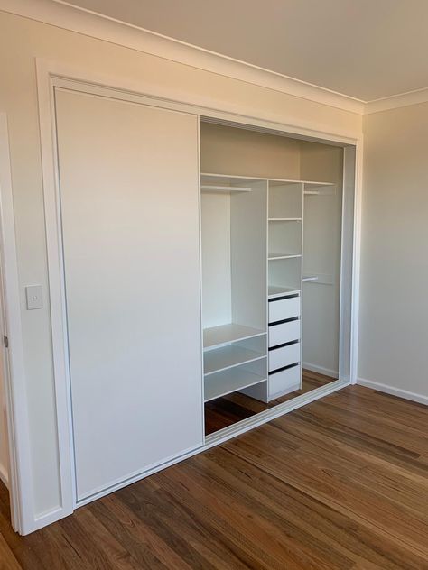 Slide Doors Wardrobe, Built In Wardrobe Interior, Luxury Bedroom Wall Designs, Closet Sliding Door Ideas, Wardrobe Slider Door Design, Built In Wardrobe Ideas Sliding Doors, Bed On Floor Ideas Aesthetic, Minimalist Bedroom Wardrobe, Bedroom Wardrobe Design Sliding Doors