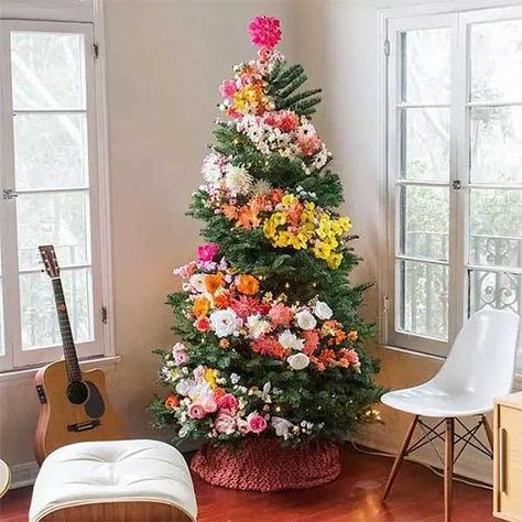 50+ Beautiful Christmas Trees | Page 2 of 3 | Tree Decor Ideas | Art & Home Glamorous Christmas Tree, Christmas Foyer, Floral Christmas Tree, Floral Christmas, Alternative Christmas Tree, Christmas Tree Inspiration, Navidad Diy, Beautiful Christmas Trees, Rustic Christmas Tree