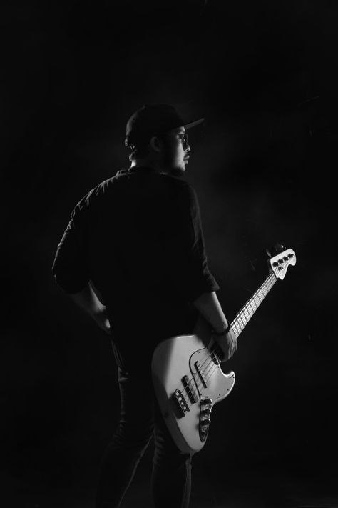 Bass Player Black and White Photography Black And White Guitar Photography, Man Guitar Photography, Guitarist Portrait Photography, Black And White Punk Photos, Bass Guitar Photography, Rock Music Photography, Black And White Music Photography, Bass Guitar Photoshoot, Male Musician Photoshoot Ideas