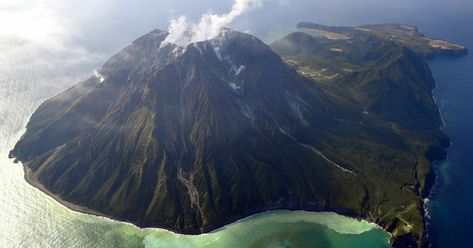 #MONSTASQUADD Trilobites: At Site of Japanese Volcano’s Supereruption, an Immense Lava Dome Lurks Japan Volcano, Lava Dome, Volcanic Mountains, Celestial Art, Science And Nature, Volcano, Mount Rainier, Geology, The New York Times