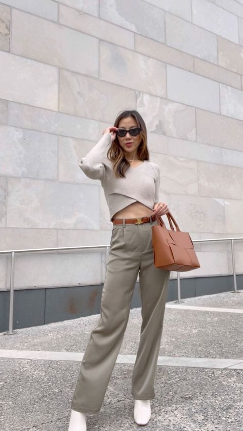 Neutral work where I look with wrap sweater and wide leg pants with white boots and a leather bag Tan Belt Outfit, Celine Belt Outfit, Celine Triomphe Belt, Sweater And Wide Leg Pants, Triomphe Celine, Classy Workwear, Tan Outfit, Celine Belt, Belt Outfit