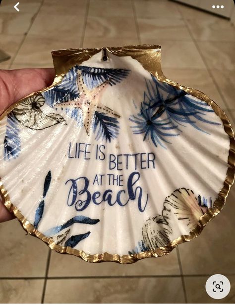 Scallop Shell Craft, Decoupage Shells, Beach Crafts Diy, Seashell Art Diy, Sea Shells Diy, Oyster Ornament, Oyster Shell Crafts, Seashell Wall Art, Seashell Projects