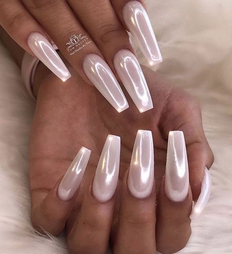 Ongles Gel Violet, Metallic Nails Design, White Chrome Nails, Nagellack Trends, White Acrylic Nails, Metallic Nails, Prom Nails, Dope Nails, Chrome Nails