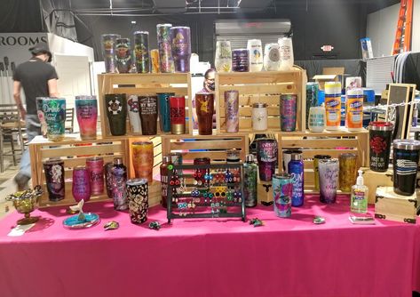 Tumbler Display Stands, Vendors Booth Ideas, Vendor Booth Cup Display Ideas, Tumbler Craft Fair Set Up, Craft Show Cup Display, Resin Vendor Booth, Cup Vendor Display, Sublimation Booth Ideas, Craft Fair Tumbler Display