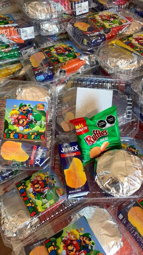 Party Lunch Box Ideas, Kids Party Lunch Box Ideas, Kids Party Food Boxes Ideas, Lunch Birthday Party Food, Snack Boxes For Kids, Candy Box Ideas, Party Lunch Boxes, Party Food Boxes, Kids Snack Box