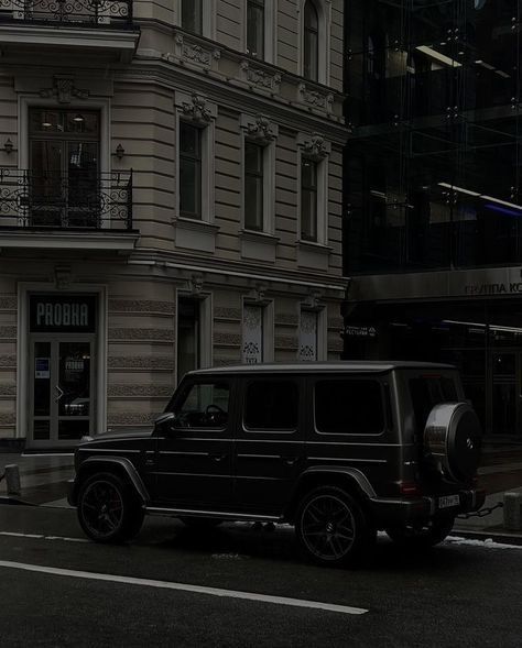 Mafia House Aesthetic, Black G Wagon, Black Mercedes Benz, Dream Cars Mercedes, Mercedes G Wagon, Mom Car, Kid Friendly Trips, Creative Pictures, Basketball Pictures