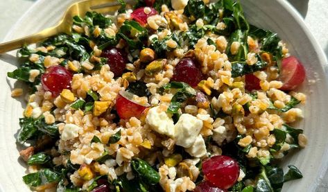 Farro Salad with California Grapes, Feta, and Pistachios | Grapes from California Sammi Brondo, Salad With Grapes, Roasted Red Pepper Pasta, Banana Bars, Savory Salads, Farro Salad, Peanut Butter Oatmeal Cookies, Grain Salad, Grape Salad