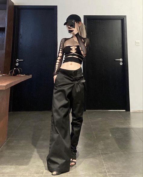 Keshi Concert Outfit Ideas, Keshi Outfit, Dark Futuristic Fashion, Keshi Concert Outfit, Joji Concert Outfit, Joji Concert, Keshi Concert, Yg Style, Cute Concert Outfits