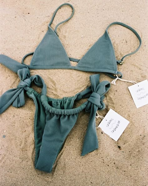 E Girl Outfits, Green Swimsuit, Cute Bathing Suits, Cute Comfy Outfits, Summer Swim Suits, Cute Bikinis, Beach Swimsuit, Cute Swimsuits, Swim Fashion