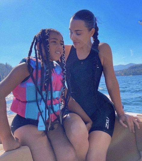 Soul Aesthetics, Lake Tahoe Trip, Kim Kardashian And North, Kim And North, Estilo Kim Kardashian, Glamping Birthday, Tahoe Trip, Future Girlfriend, Kardashian Kids