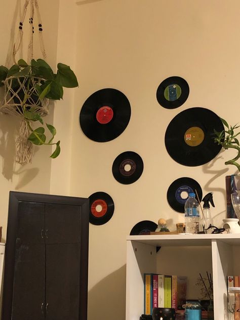 Room decor 2022 , vintage decoring , vinyl discs , plants, books , aesthetic room decor Music Disc Aesthetic, Disk Room Decor, Vinyl Disc Aesthetic, Books Aesthetic Room, Disk Aesthetic, Vinyl Disk Aesthetic, Room Decor 2022, Cd Aesthetic, Disco Decorations