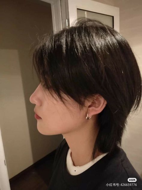 Asian Mullet Hairstyle Women, Short Mullet With Bangs, Short Flat Hair, Tomboy Short Hair, Shortish Hair, Mullet Hair, Tomboy Haircut, Ulzzang Short Hair, Tomboy Hairstyles