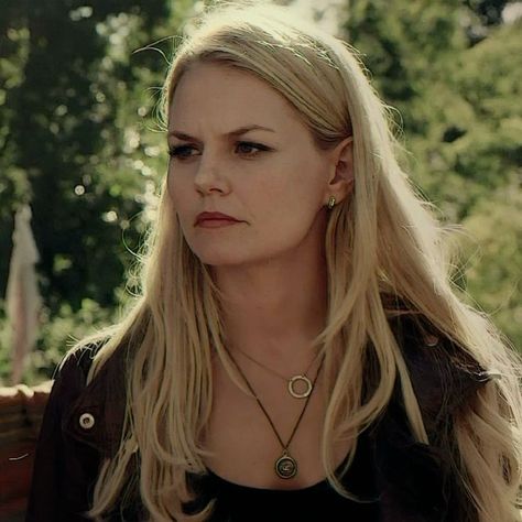 Emma Swan Necklace, Emma Swan Once Upon A Time, Emma Swan Hair, Emma Swan Icon, Emma Swan Aesthetic, Bound 1996, Once Upon A Time Art, Swan Core, Daughter Of Evil