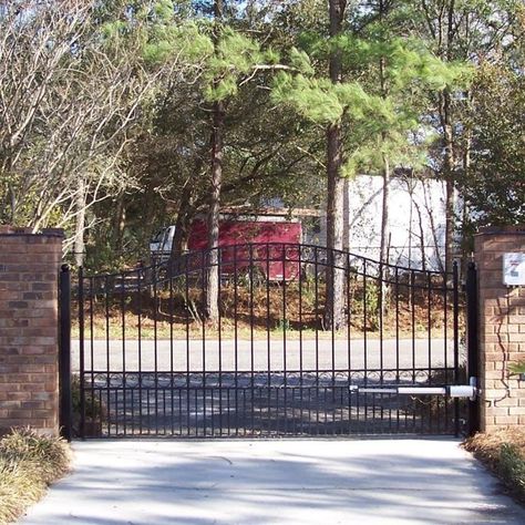 Rustic Gates Entrance, Rustic Gates, Security Gates, Driveway Entrance, Fencing Ideas, Traditional Paint, Steel Gate, Paris Style, Wrought Iron Gates