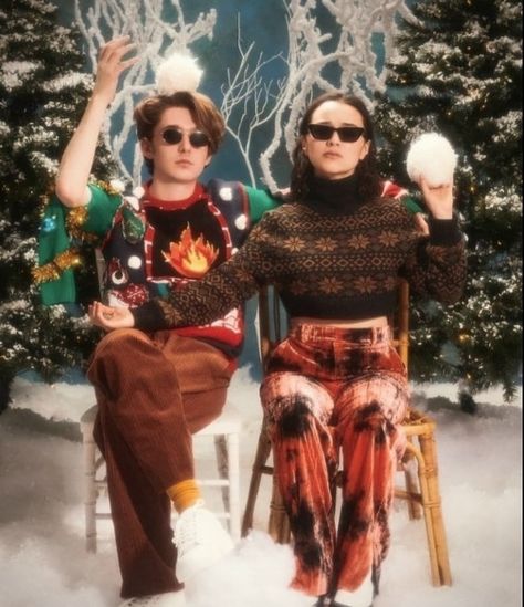 Gen Z Christmas Aesthetic, Dash And Lily Aesthetic, Midori Francis, Dash And Lily, Dash Lily, Austin Abrams, Christmas Editorial, Photoshoot Christmas, Christmas Poses