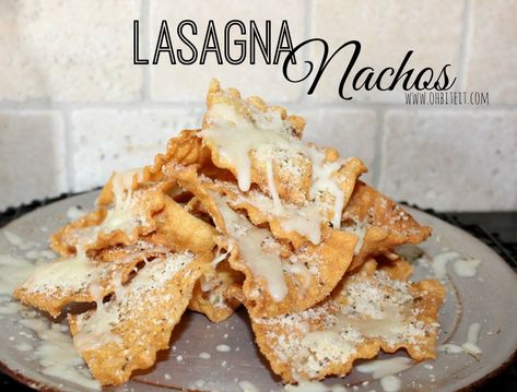 cheesy Lasagna Nachos Recipe, Cheesecake Nachos Recipe, Lasagna Nachos, Quesadilla Nachos, Pasta Nachos, Noodle Chips, Crispy Lasagna, Wonton Nachos, Lasagna Bites