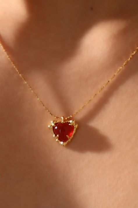 18K Real Gold Plated Natural Red Agate Heart Necklace – Cutethingscommin Red Jewellery Aesthetic, Red Ring Aesthetic, Cute Jewelry Aesthetic, Red Gold Jewelry, Red Gold Necklace, Red Gemstone Jewelry, Red Heart Necklace, Surf Jewelry, Pretty Jewelry Necklaces