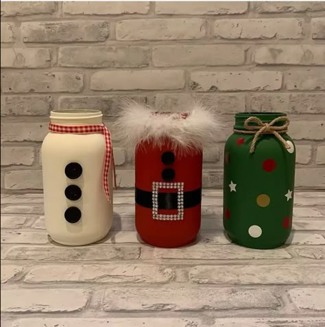 Here are a few ideas on how to use mason jars for christmas decorations and the good news is these are so easy, you can easily make them yourself. Candle Jar Painting, Glass Jar Gift Ideas, Mason Jar Painting Ideas, Glass Jar Decorating Ideas, Christmas Candle Jars, Mason Jar Christmas Decorations, Christmas Jar Gifts, Tea Lights Christmas, Jars Decoration Ideas