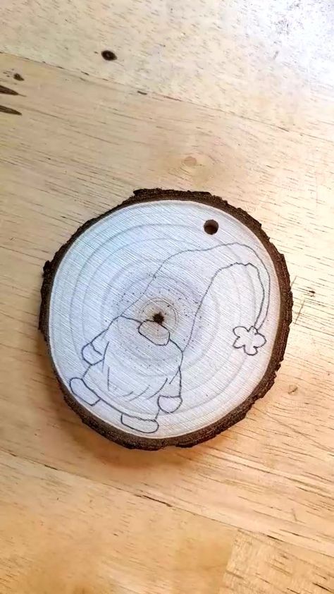 Wooden Ornament Ideas, Disk Art, Wood Burning Ideas, Gnome Ornaments, Ornament Ideas, Wood Burning Art, Gnomes Crafts, Christmas Gnomes, Wooden Ornament